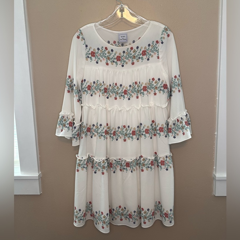 ViVI Oversized Cream Floral Tired Dress size Small